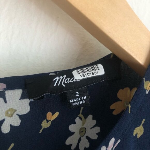 Madewell size 2 Silk Shirred Keyhole Dress in Petal Party - Picture 4 of 8